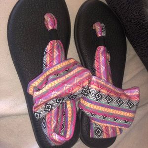 Sanuk yoga sandals